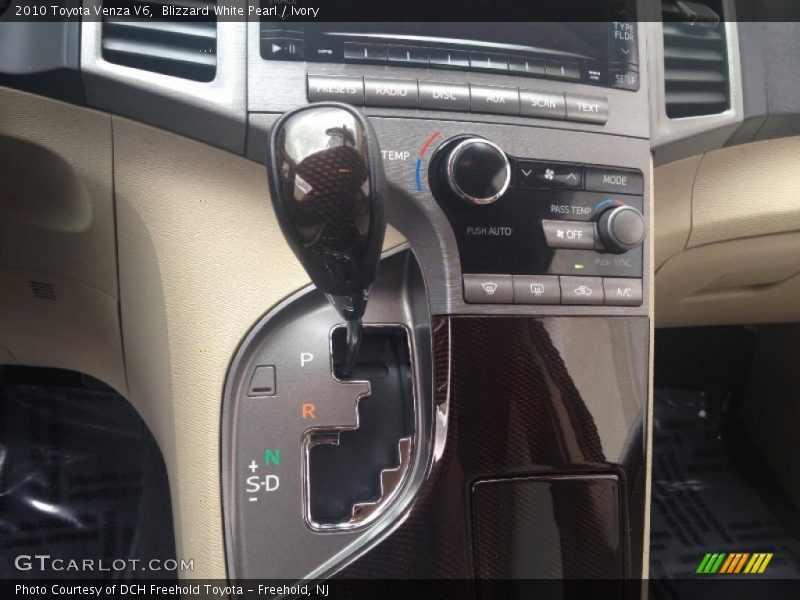 Blizzard White Pearl / Ivory 2010 Toyota Venza V6