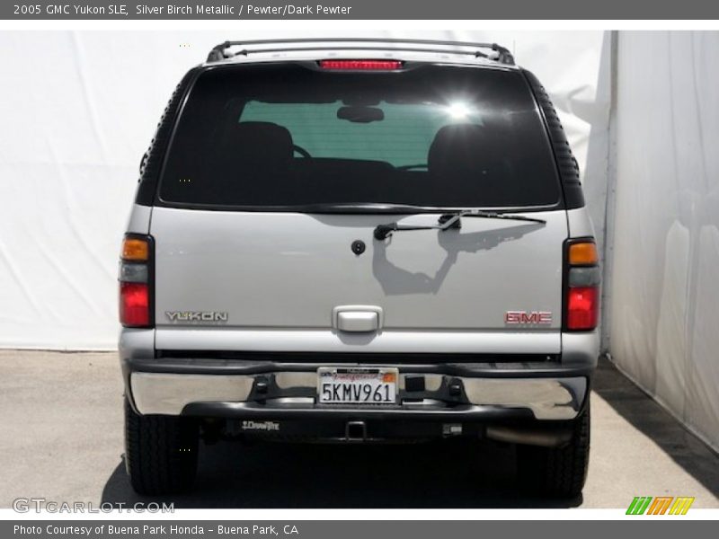 Silver Birch Metallic / Pewter/Dark Pewter 2005 GMC Yukon SLE