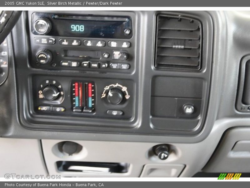 Silver Birch Metallic / Pewter/Dark Pewter 2005 GMC Yukon SLE