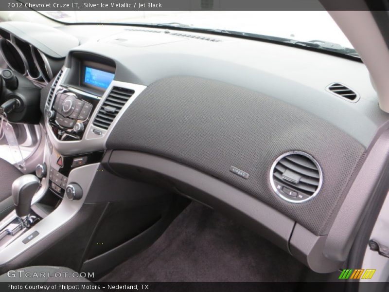 Silver Ice Metallic / Jet Black 2012 Chevrolet Cruze LT