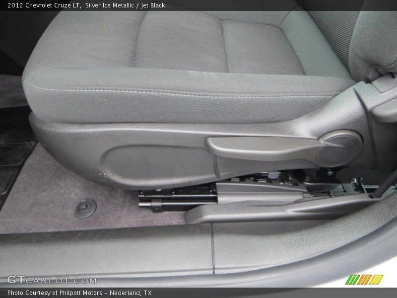 Silver Ice Metallic / Jet Black 2012 Chevrolet Cruze LT
