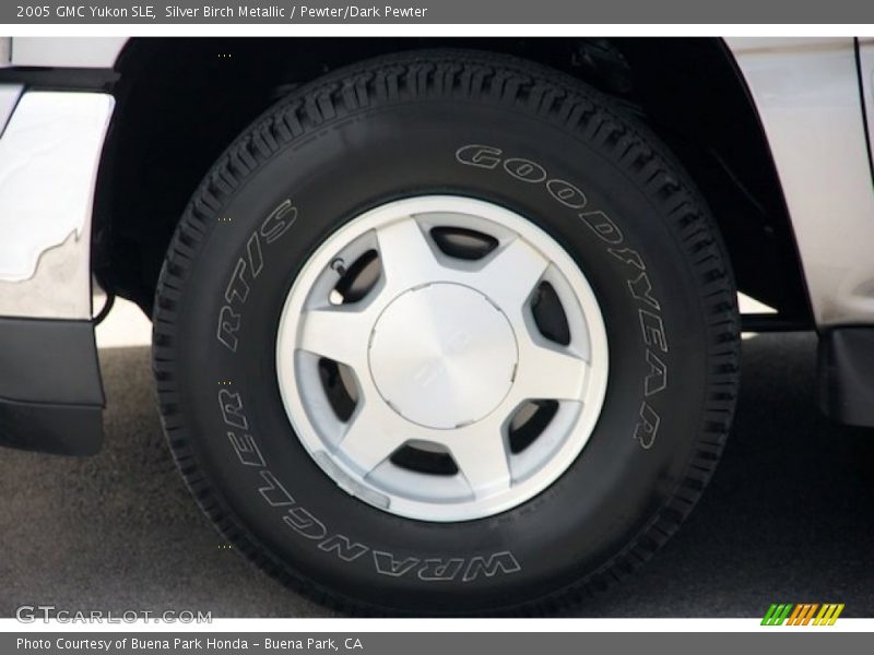 Silver Birch Metallic / Pewter/Dark Pewter 2005 GMC Yukon SLE