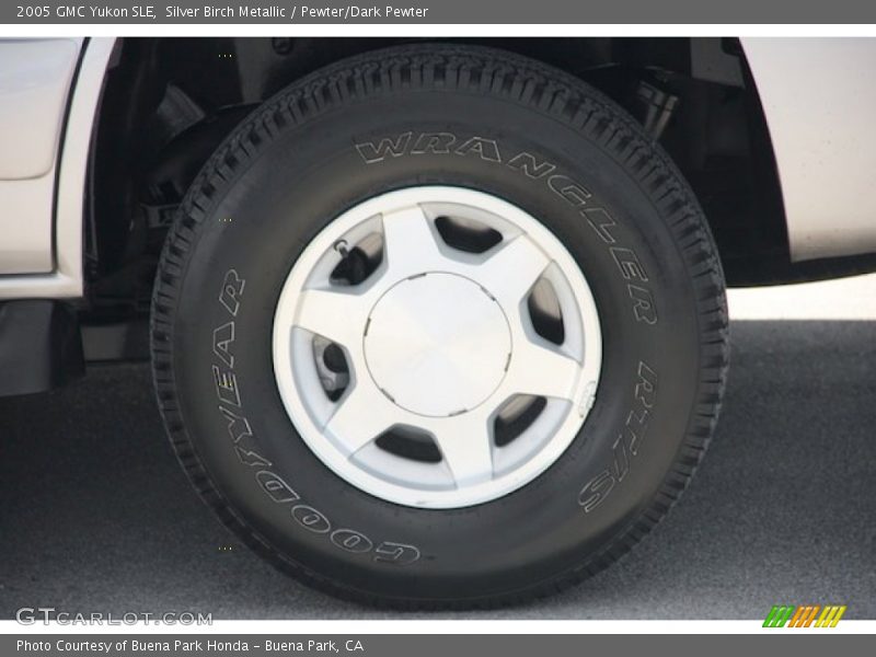 Silver Birch Metallic / Pewter/Dark Pewter 2005 GMC Yukon SLE