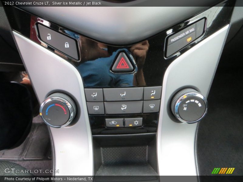 Silver Ice Metallic / Jet Black 2012 Chevrolet Cruze LT