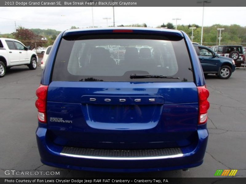 Blue Streak Pearl / Black/Light Graystone 2013 Dodge Grand Caravan SE