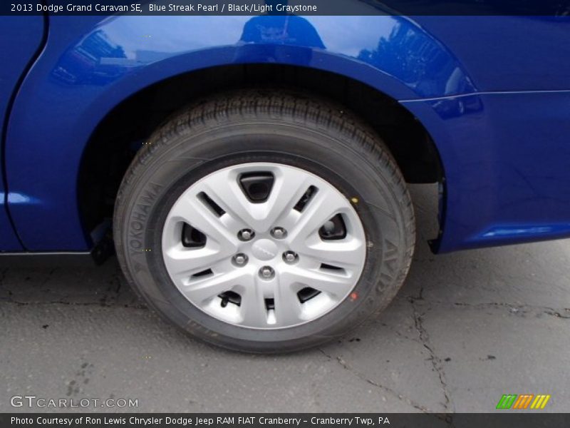 Blue Streak Pearl / Black/Light Graystone 2013 Dodge Grand Caravan SE