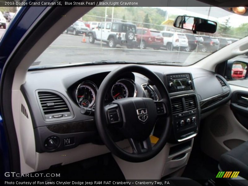 Blue Streak Pearl / Black/Light Graystone 2013 Dodge Grand Caravan SE