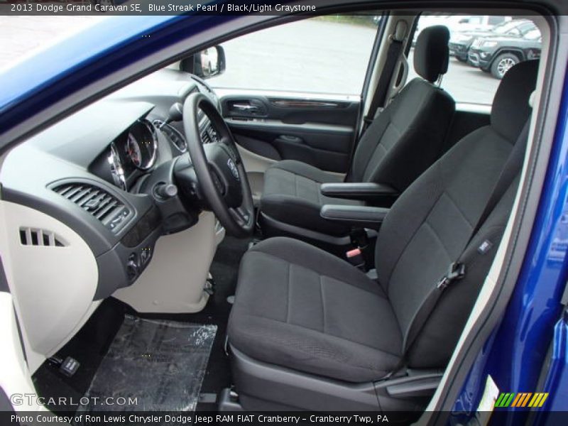 Blue Streak Pearl / Black/Light Graystone 2013 Dodge Grand Caravan SE