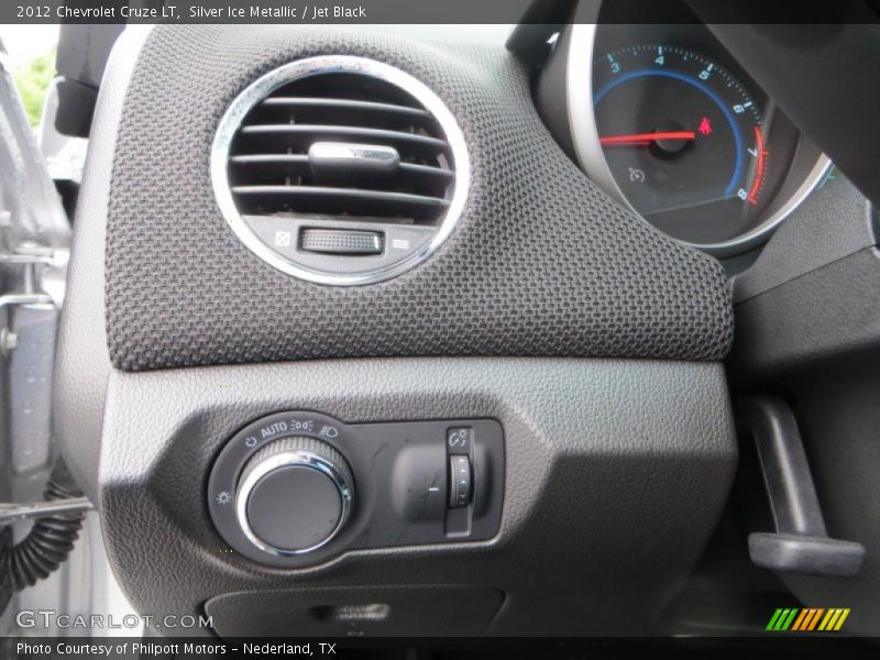 Silver Ice Metallic / Jet Black 2012 Chevrolet Cruze LT
