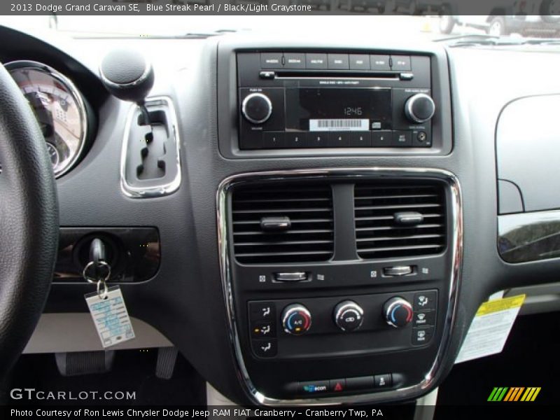 Blue Streak Pearl / Black/Light Graystone 2013 Dodge Grand Caravan SE