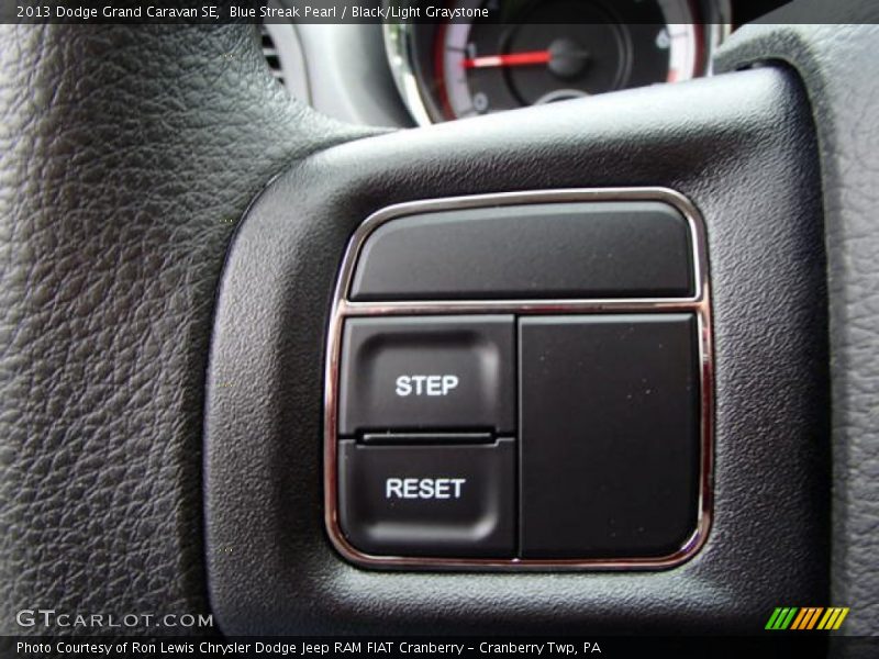 Blue Streak Pearl / Black/Light Graystone 2013 Dodge Grand Caravan SE