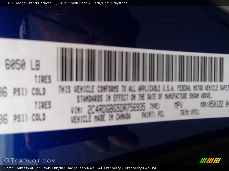 Blue Streak Pearl / Black/Light Graystone 2013 Dodge Grand Caravan SE