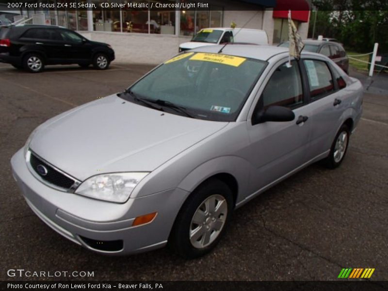 CD Silver Metallic / Charcoal/Light Flint 2007 Ford Focus ZX4 SE Sedan