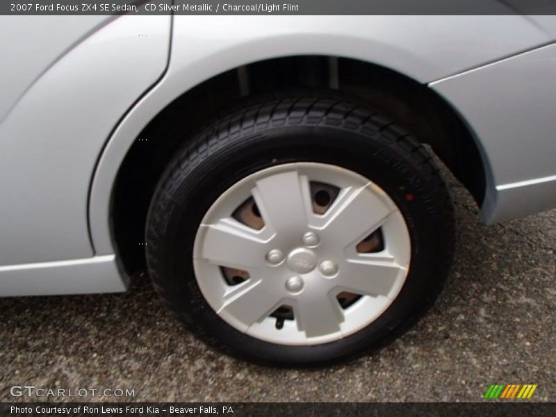CD Silver Metallic / Charcoal/Light Flint 2007 Ford Focus ZX4 SE Sedan