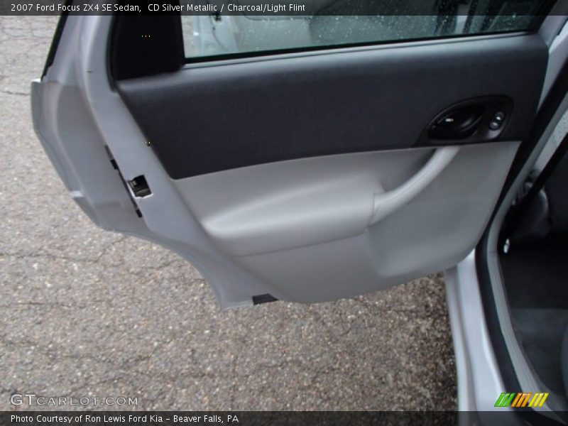 CD Silver Metallic / Charcoal/Light Flint 2007 Ford Focus ZX4 SE Sedan