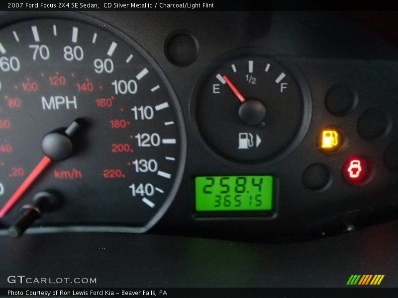 CD Silver Metallic / Charcoal/Light Flint 2007 Ford Focus ZX4 SE Sedan