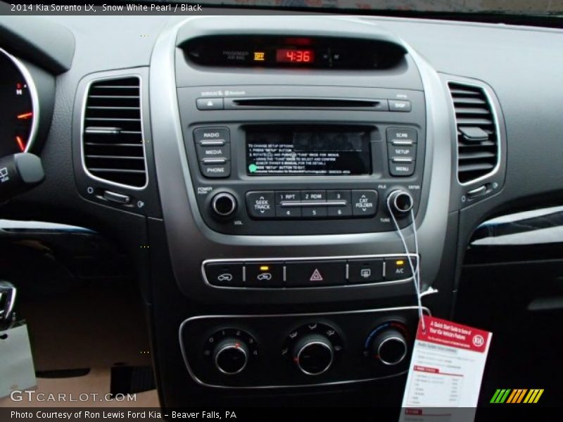 Snow White Pearl / Black 2014 Kia Sorento LX