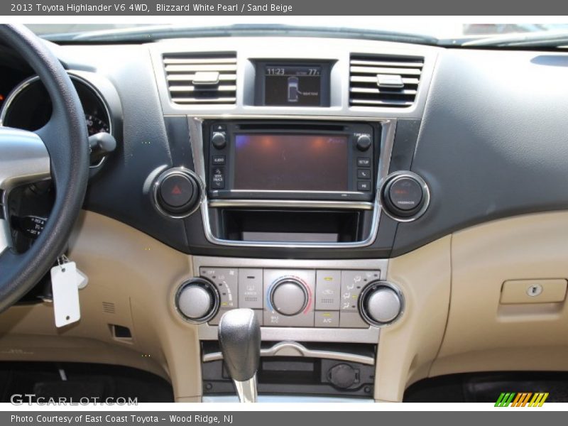 Blizzard White Pearl / Sand Beige 2013 Toyota Highlander V6 4WD