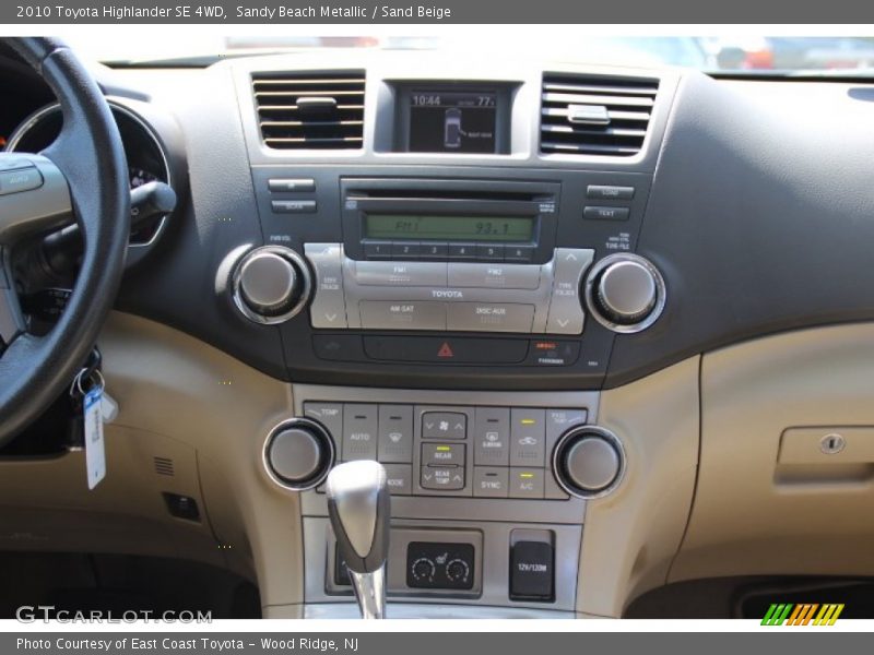 Sandy Beach Metallic / Sand Beige 2010 Toyota Highlander SE 4WD