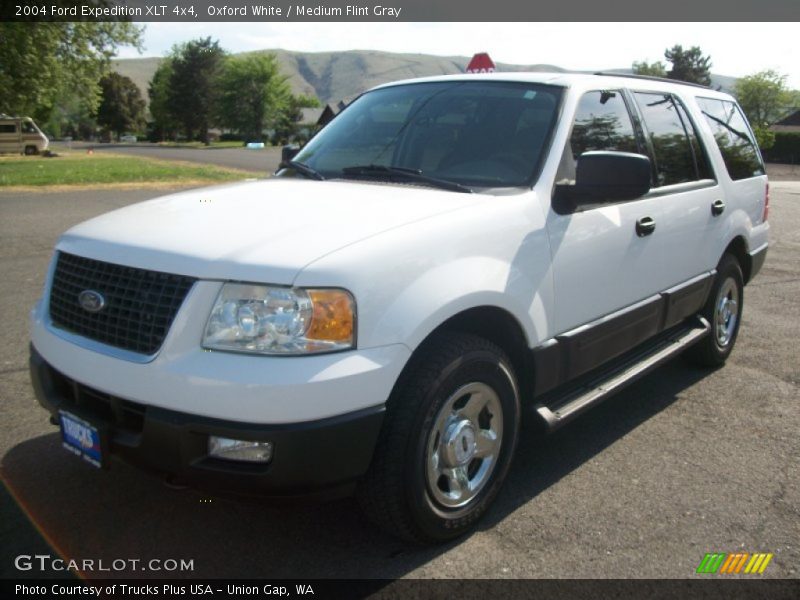 Oxford White / Medium Flint Gray 2004 Ford Expedition XLT 4x4