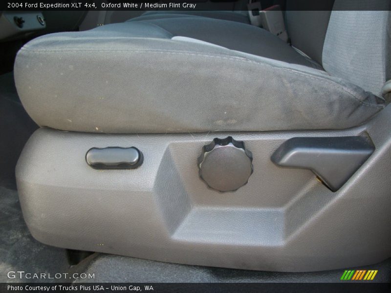Oxford White / Medium Flint Gray 2004 Ford Expedition XLT 4x4