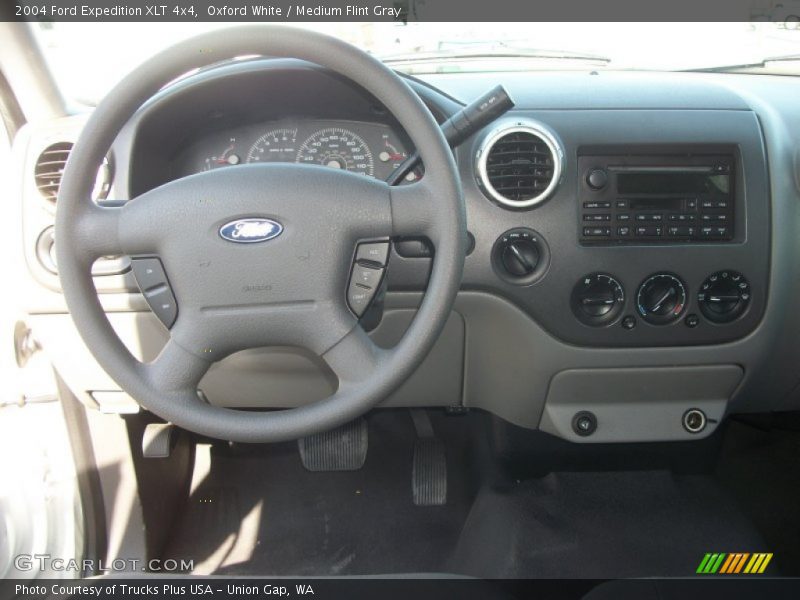Oxford White / Medium Flint Gray 2004 Ford Expedition XLT 4x4