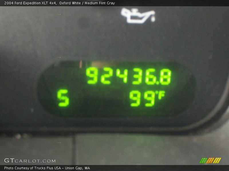 Oxford White / Medium Flint Gray 2004 Ford Expedition XLT 4x4