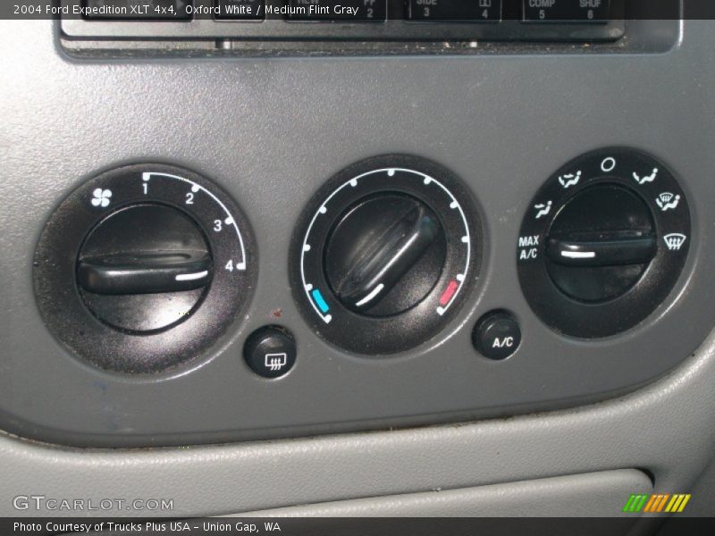 Oxford White / Medium Flint Gray 2004 Ford Expedition XLT 4x4
