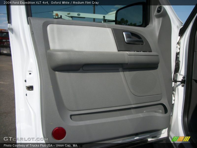 Oxford White / Medium Flint Gray 2004 Ford Expedition XLT 4x4
