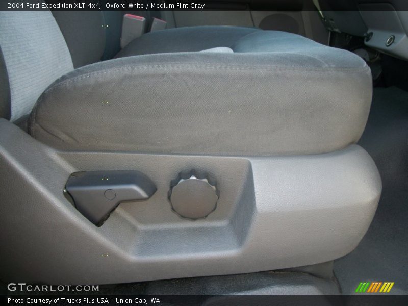 Oxford White / Medium Flint Gray 2004 Ford Expedition XLT 4x4