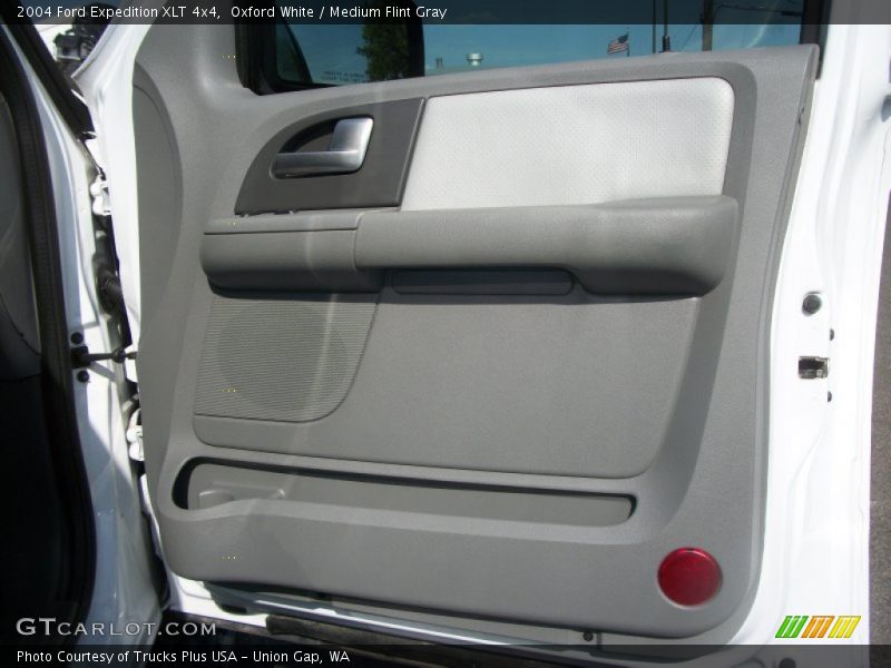 Oxford White / Medium Flint Gray 2004 Ford Expedition XLT 4x4