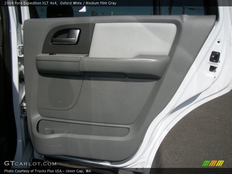 Oxford White / Medium Flint Gray 2004 Ford Expedition XLT 4x4