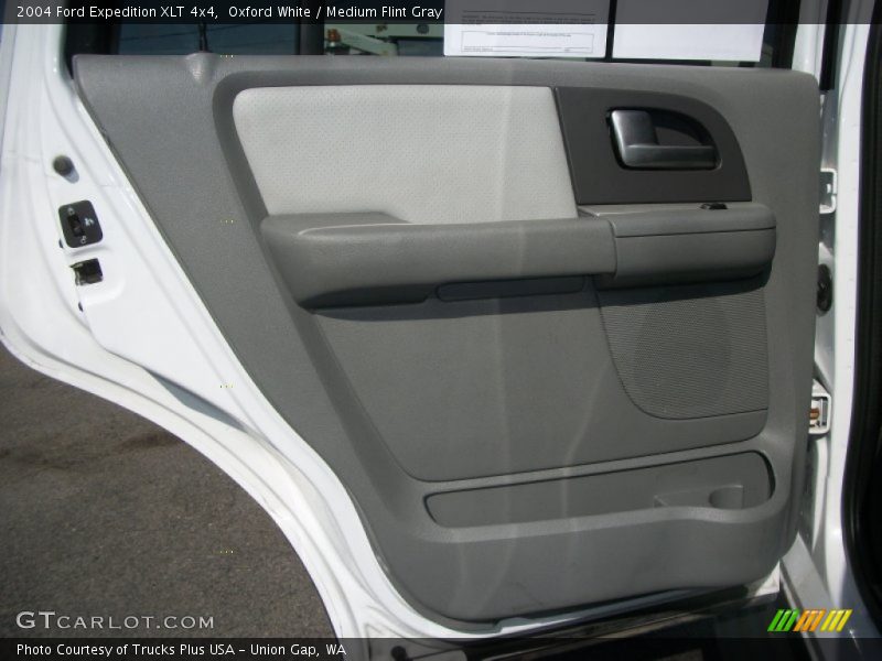 Oxford White / Medium Flint Gray 2004 Ford Expedition XLT 4x4