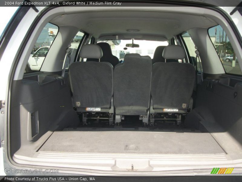 Oxford White / Medium Flint Gray 2004 Ford Expedition XLT 4x4