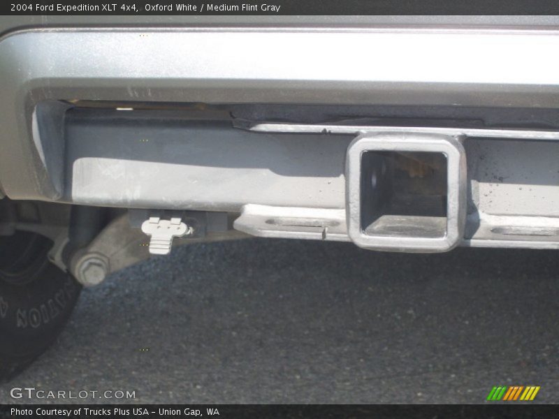 Oxford White / Medium Flint Gray 2004 Ford Expedition XLT 4x4