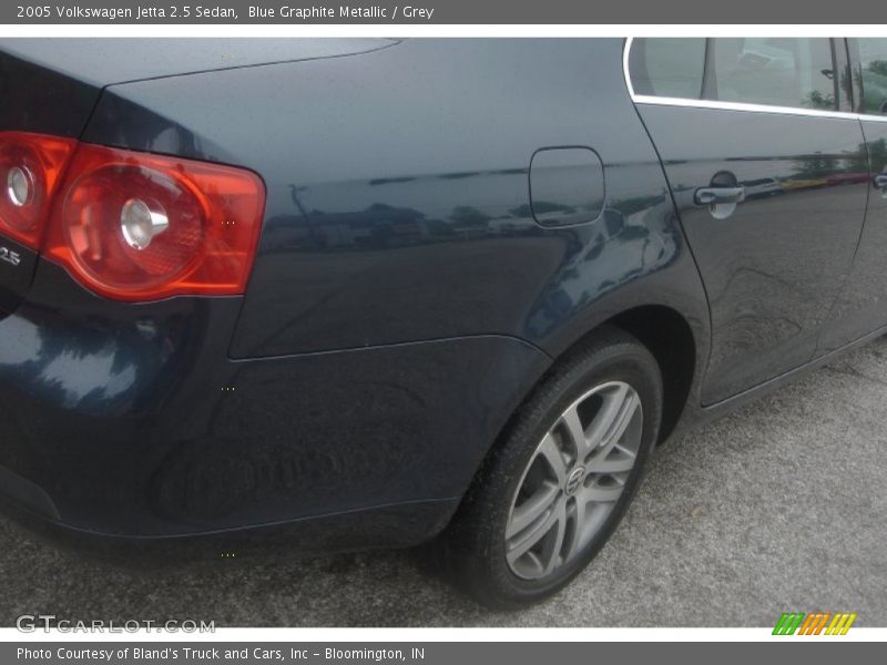 Blue Graphite Metallic / Grey 2005 Volkswagen Jetta 2.5 Sedan
