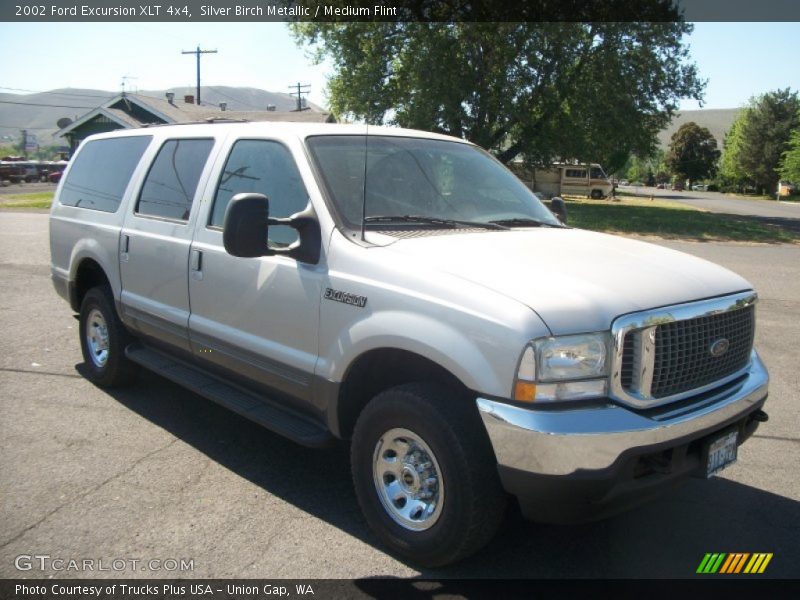 Front 3/4 View of 2002 Excursion XLT 4x4