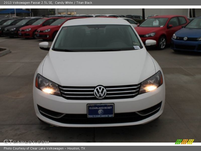 Candy White / Titan Black 2013 Volkswagen Passat 2.5L SE