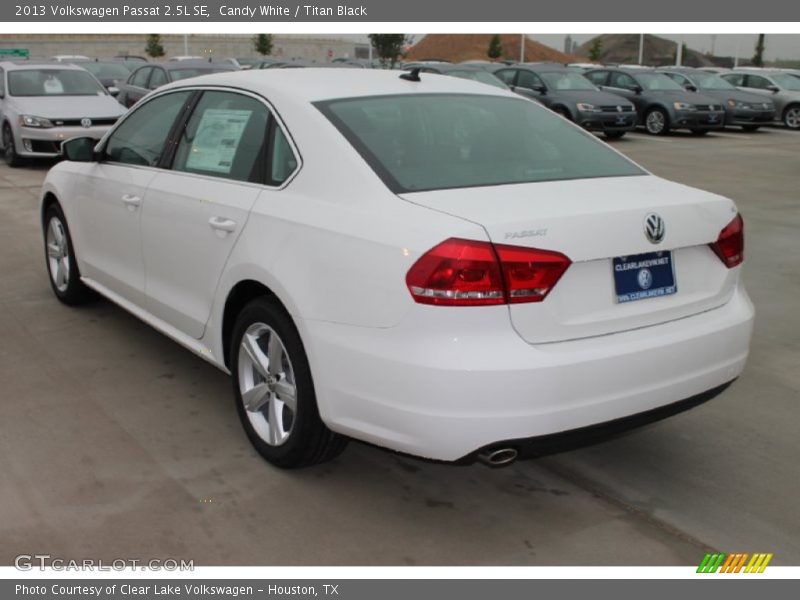 Candy White / Titan Black 2013 Volkswagen Passat 2.5L SE