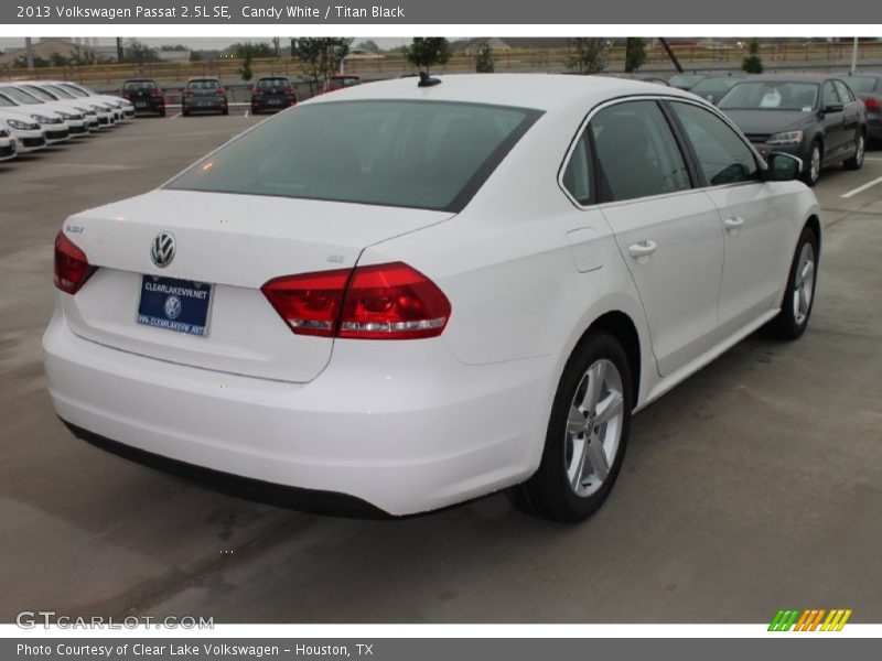 Candy White / Titan Black 2013 Volkswagen Passat 2.5L SE