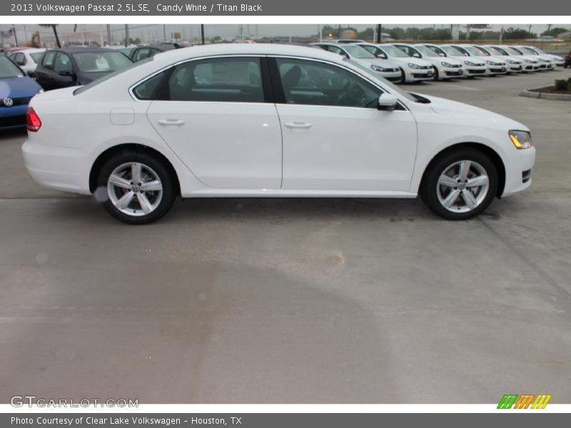 Candy White / Titan Black 2013 Volkswagen Passat 2.5L SE