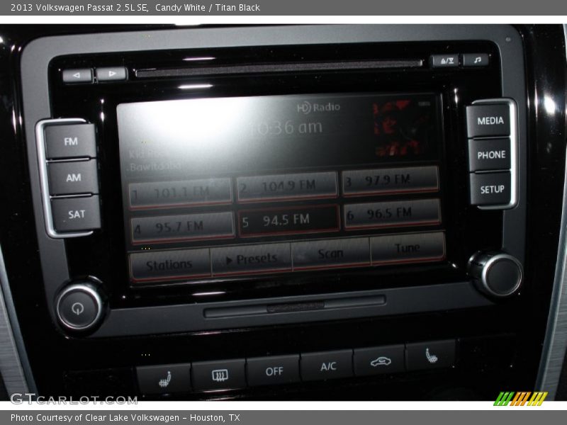 Candy White / Titan Black 2013 Volkswagen Passat 2.5L SE