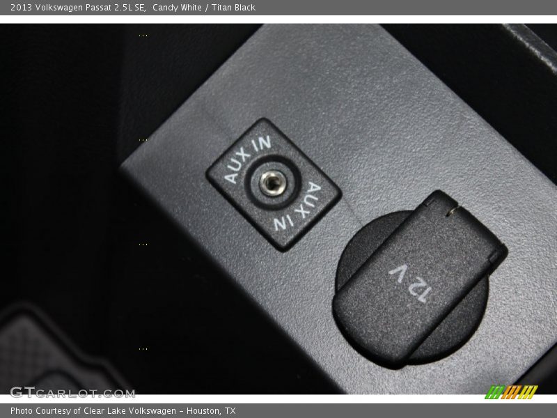Candy White / Titan Black 2013 Volkswagen Passat 2.5L SE