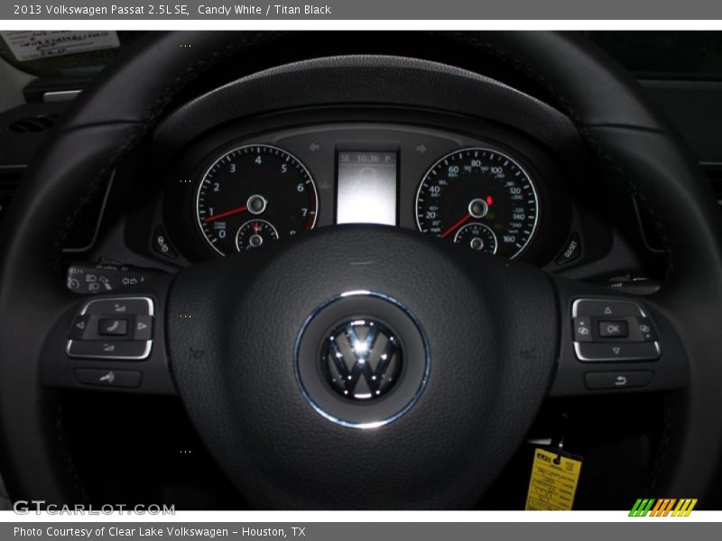 Candy White / Titan Black 2013 Volkswagen Passat 2.5L SE
