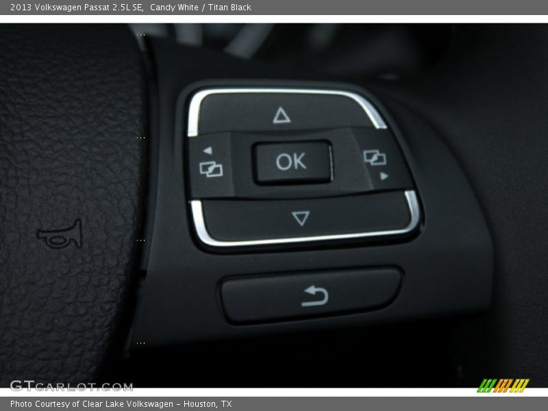 Candy White / Titan Black 2013 Volkswagen Passat 2.5L SE