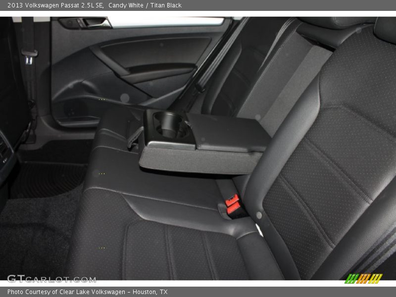 Candy White / Titan Black 2013 Volkswagen Passat 2.5L SE