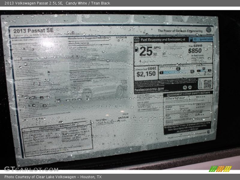 Candy White / Titan Black 2013 Volkswagen Passat 2.5L SE