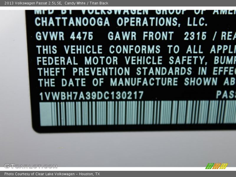 Candy White / Titan Black 2013 Volkswagen Passat 2.5L SE