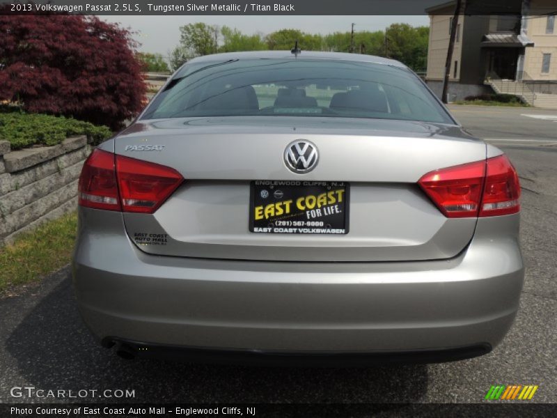Tungsten Silver Metallic / Titan Black 2013 Volkswagen Passat 2.5L S