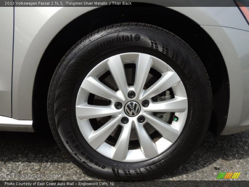 Tungsten Silver Metallic / Titan Black 2013 Volkswagen Passat 2.5L S